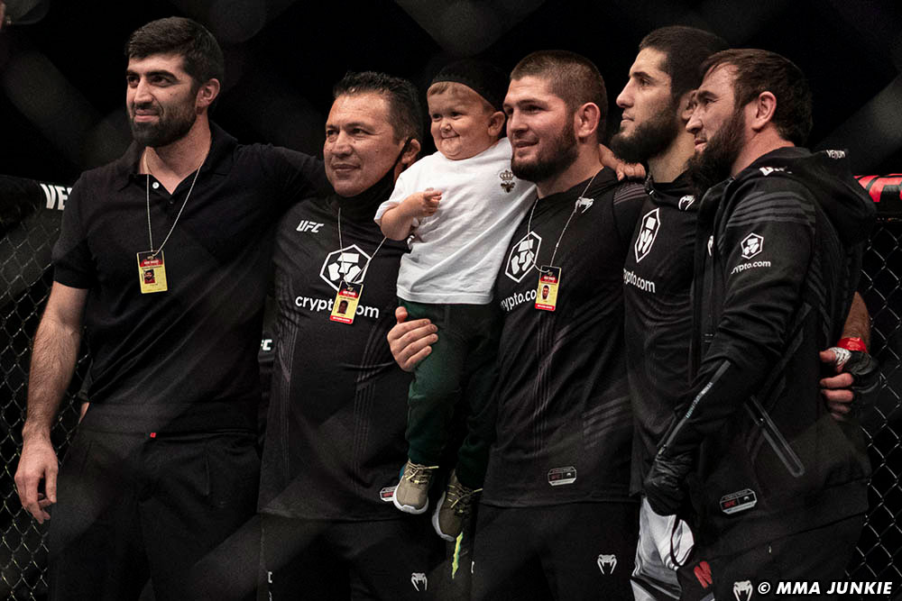 Islam-Makhachev-Khabib nurmagomedov javier mendez y hasbulla