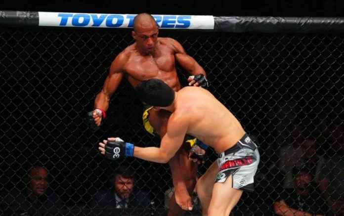 edson barboza noquea brutalmente a billi cuarantillo UFC kansas