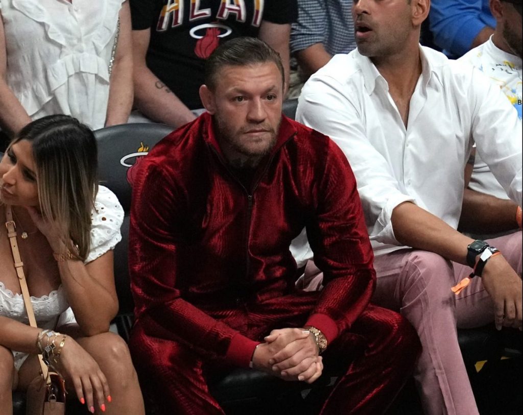 conor mcgregor acusado de violencia sexual en partido de miami heat