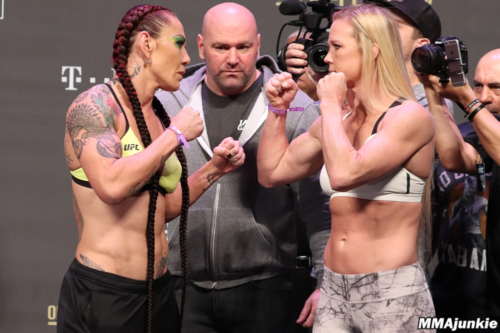 Holly vs Cyborg