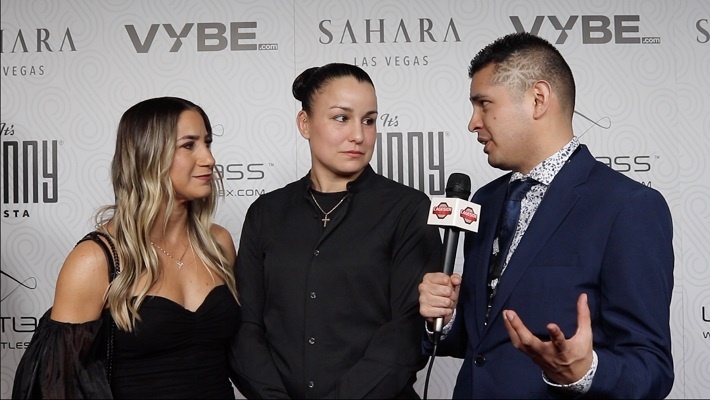 Raquel y Tecia entrevista en la alfombra roja