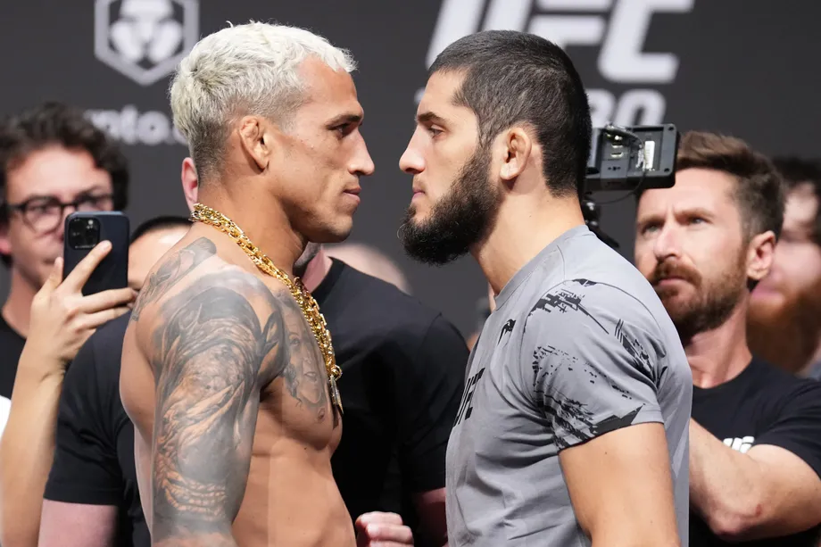 Charles Oliveira vs Islam Makhachev